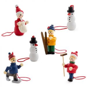 BRUBAKER Christbaumschmuck »Weihnachtsanhänger Set Weiße Weihnacht« (6-tlg), 5 cm hohe handbemalte Christbaum Anhänger, aus Holz