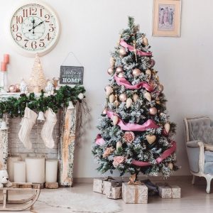 KAHOO Künstlicher Weihnachtsbaum »täuschend echter Weihnachtsbaum«, Tannenbaum mit 200/300 PVC Spitzen, Christbaum mit Schnee, 120/150cm, mit…