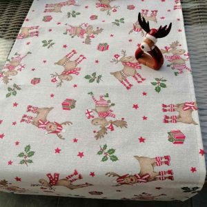 Mit Liebe dekoriert Tischläufer »Tischläufer Rudolf mit Socken (beschichtet) – Xmas«