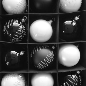 Nostalgie Christbaumschmuck Thüringen Christbaumschmuck »SCHWARZ / WEISS Mix 12er Set Christbaumkugeln EXCLUSIV« (12-tlg), Handarbeit