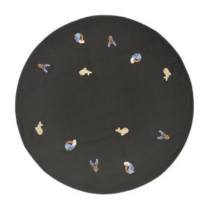 Broste Copenhagen – Deer Weihnachtsbaumdecke, Ø 120 cm, forest green