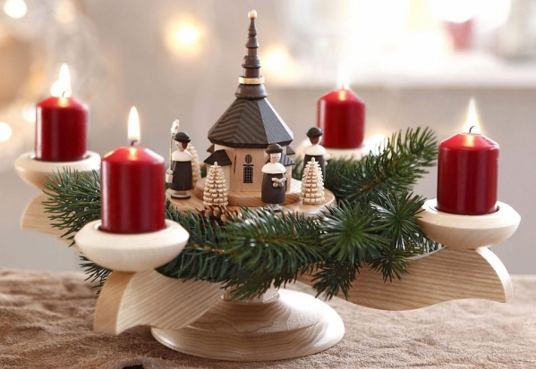 Albin Preissler Adventsleuchter, mit Seiffener Kirche