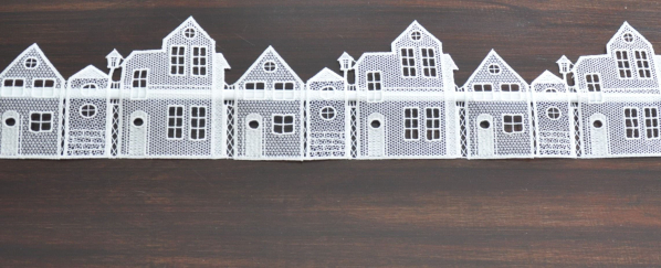 Stickereien Plauen Fensterdekoration »Häuser«, (1 St.), Fensterdekoration „Häuser“